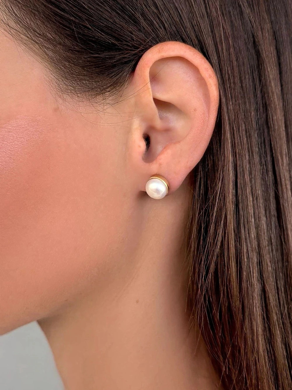 Bezel Stud Earrings White & Gold